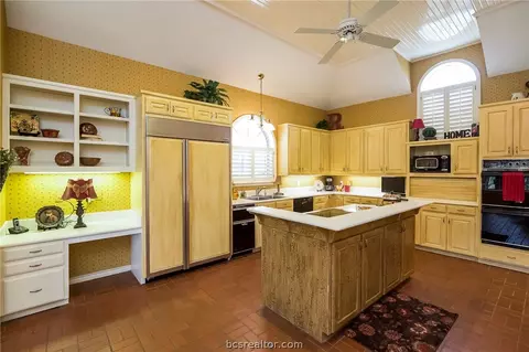 4311 Birchcrest Ln, Bryan, TX 77802 photo 8