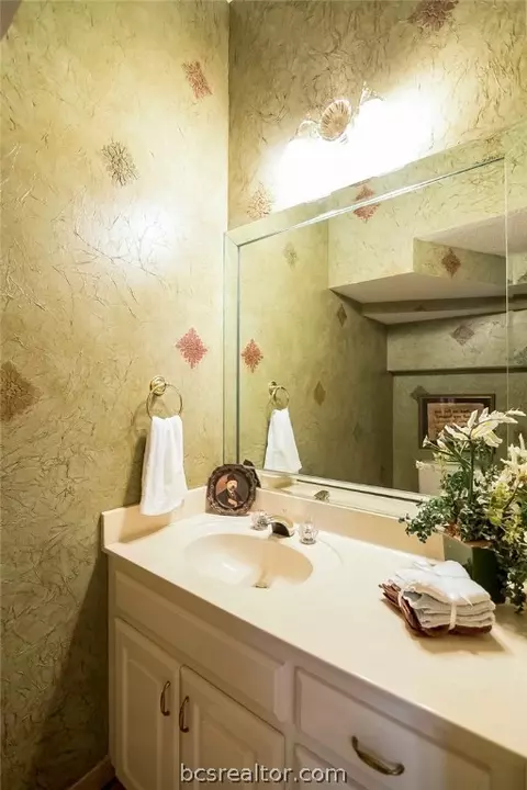 4311 Birchcrest Ln, Bryan, TX 77802 photo 12