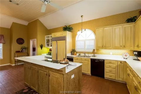 4311 Birchcrest Ln, Bryan, TX 77802 photo 7