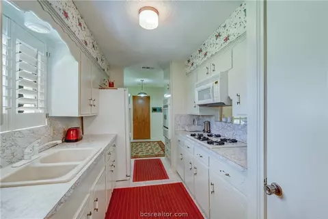 2502 Willow Bend Dr, Bryan, TX 77802 photo 8