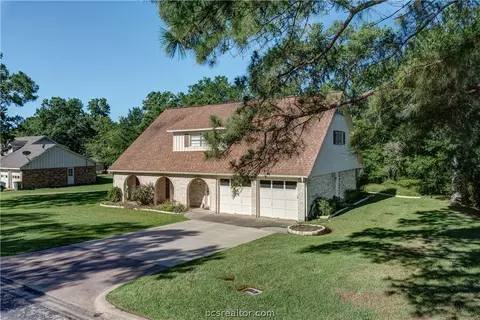 2502 Willow Bend Dr, Bryan, TX 77802 photo 2