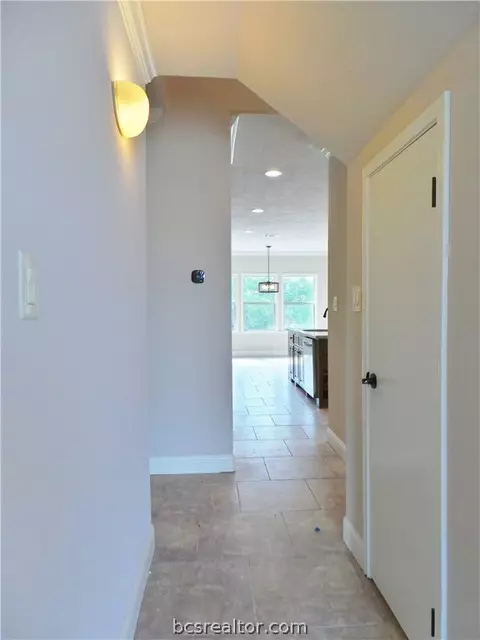 3048 Embers Loop, Bryan, TX 77808 photo 6