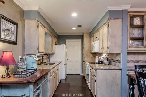 3514 Oakside Dr, Bryan, TX 77802 photo 4