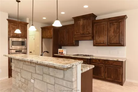 3057 Embers Loop, Bryan, TX 77808 photo 2