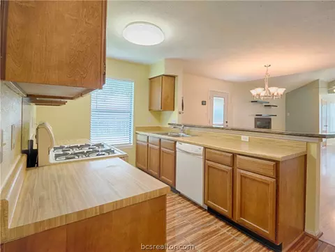 2124 La Brisa Dr, Bryan, TX 77807 photo 7