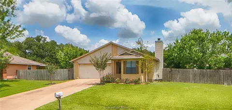 2124 La Brisa Dr, Bryan, TX 77807 photo 2