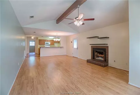 2124 La Brisa Dr, Bryan, TX 77807 photo 4