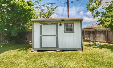 2124 La Brisa Dr, Bryan, TX 77807 photo 21