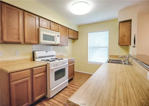 2124 La Brisa Dr, Bryan, TX 77807 photo 8