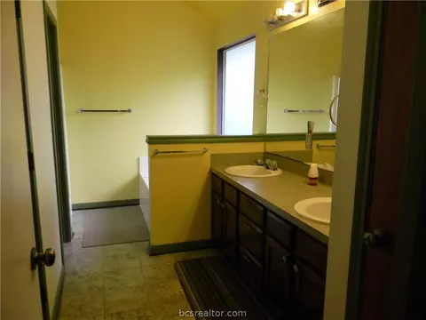 2226 Howell Ave, Bryan, TX 77803 photo 9