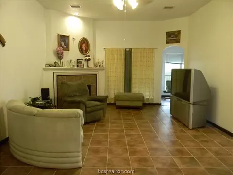 2226 Howell Ave, Bryan, TX 77803 photo 3