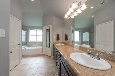 1733 Summerwood Loop, Bryan, TX 77807 photo 9