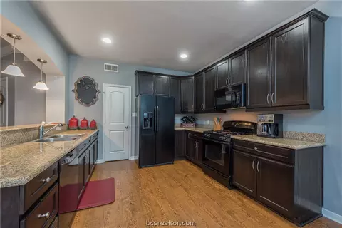 1733 Summerwood Loop, Bryan, TX 77807 photo 6