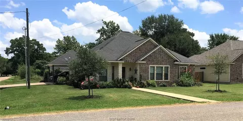 721 N Sharp St N, Franklin, TX 77856 photo 1
