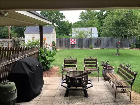 721 N Sharp St N, Franklin, TX 77856 photo 4