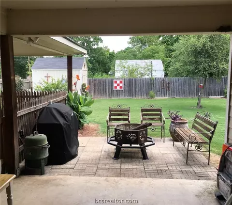 721 N Sharp St N, Franklin, TX 77856 photo 3
