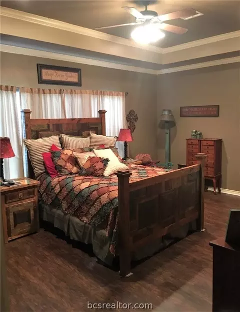 721 N Sharp St N, Franklin, TX 77856 photo 5