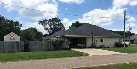 721 N Sharp St N, Franklin, TX 77856 photo 2