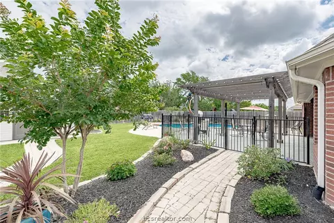 3915 Brighton Dr, Bryan, TX 77802 photo 28
