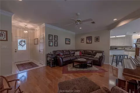 3915 Brighton Dr, Bryan, TX 77802 photo 4