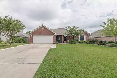 3915 Brighton Dr, Bryan, TX 77802 photo 1