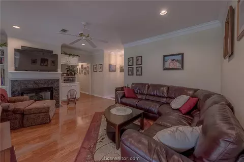 3915 Brighton Dr, Bryan, TX 77802 photo 3