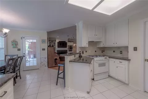 3915 Brighton Dr, Bryan, TX 77802 photo 10
