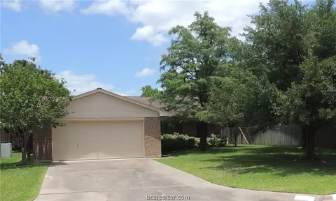 3621 Sierra Dr, Bryan, TX 77802 photo 1