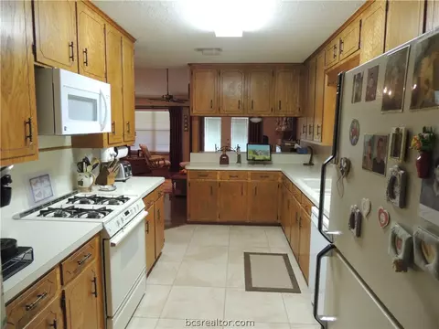 3621 Sierra Dr, Bryan, TX 77802 photo 7