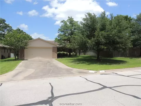 3621 Sierra Dr, Bryan, TX 77802 photo 2