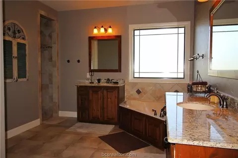8657 Green Branch Loop, Bryan, TX 77808 photo 10