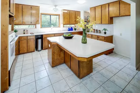 5000 Lantern Ln, Bryan, TX 77808 photo 12