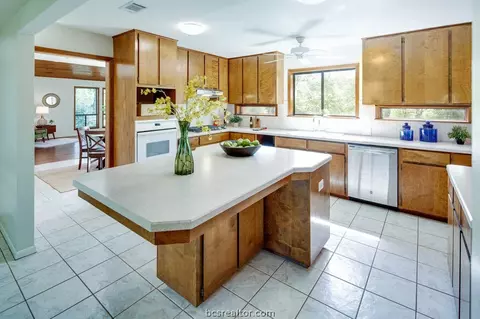5000 Lantern Ln, Bryan, TX 77808 photo 13