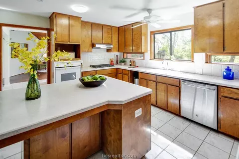 5000 Lantern Ln, Bryan, TX 77808 photo 14