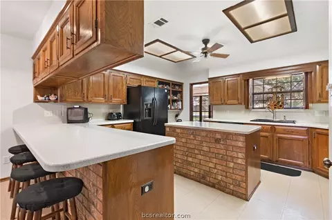 2908 Par Dr, Bryan, TX 77802 photo 9
