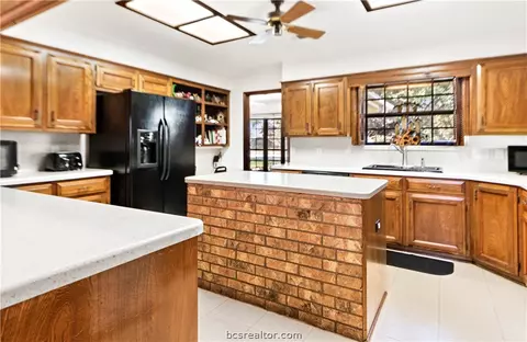 2908 Par Dr, Bryan, TX 77802 photo 8