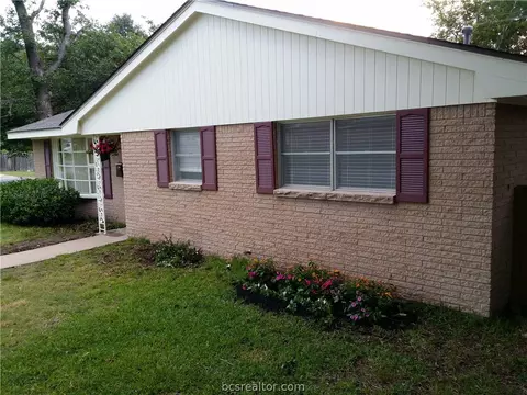 1111 Esther Blvd, Bryan, TX 77802 photo 3