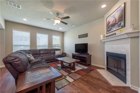 2032 Stubbs Dr, Bryan, TX 77807 photo 6
