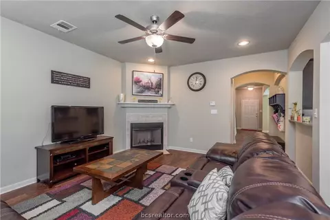 2032 Stubbs Dr, Bryan, TX 77807 photo 5