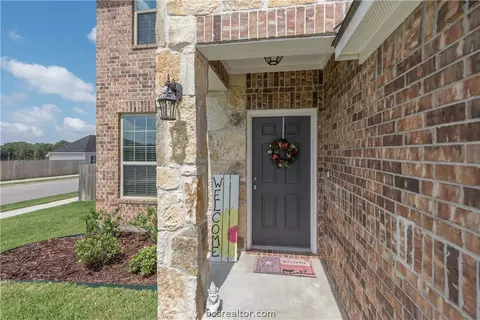 2032 Stubbs Dr, Bryan, TX 77807 photo 3