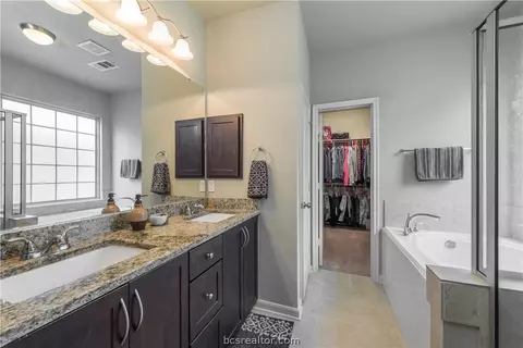 2032 Stubbs Dr, Bryan, TX 77807 photo 11