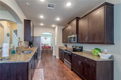 2032 Stubbs Dr, Bryan, TX 77807 photo 7