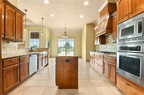 7172 Gemstone Dr, Bryan, TX 77808 photo 9