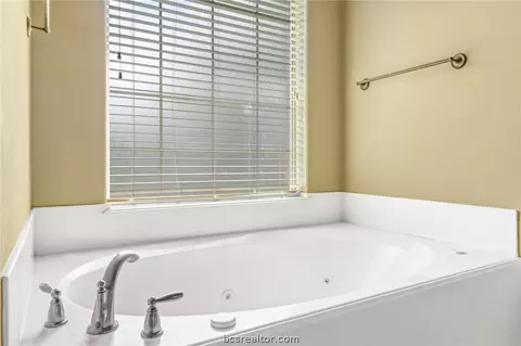 7172 Gemstone Dr, Bryan, TX 77808 photo 14