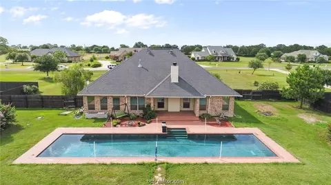 7172 Gemstone Dr, Bryan, TX 77808 photo 2