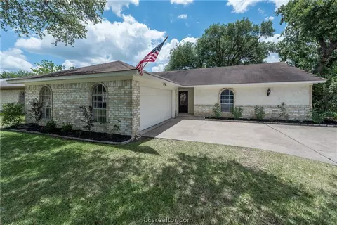 4005 Oak Bend Dr, Bryan, TX 77802 photo 2