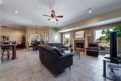 7117 Gemstone Dr, Bryan, TX 77808 photo 5