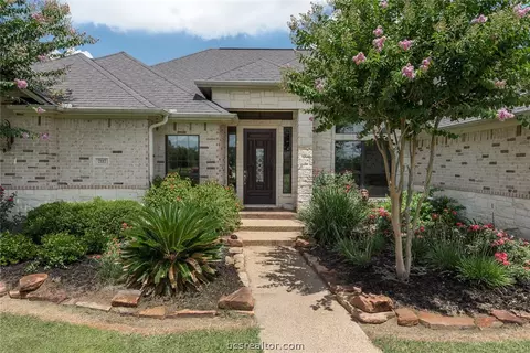 7117 Gemstone Dr, Bryan, TX 77808 photo 1