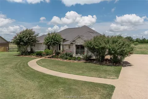 7117 Gemstone Dr, Bryan, TX 77808 photo 3