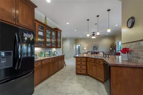 7117 Gemstone Dr, Bryan, TX 77808 photo 13
